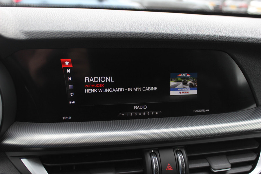 Alfa Romeo Stelvio 2.0 T AWD Super / Panoramadak / Camera / Leder / 19'' / CarPlay / Navigatie / Stoel+Stuurverwarming / DAB / Dodehoek / Cruise Control
