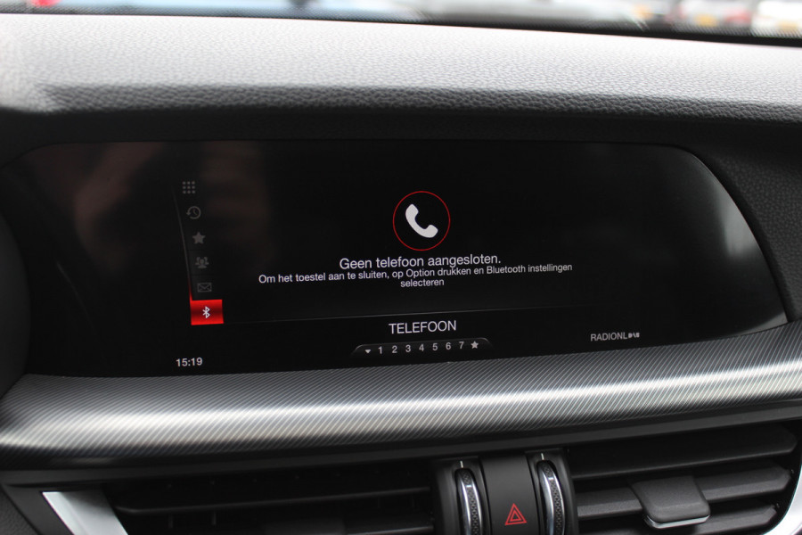 Alfa Romeo Stelvio 2.0 T AWD Super / Panoramadak / Camera / Leder / 19'' / CarPlay / Navigatie / Stoel+Stuurverwarming / DAB / Dodehoek / Cruise Control