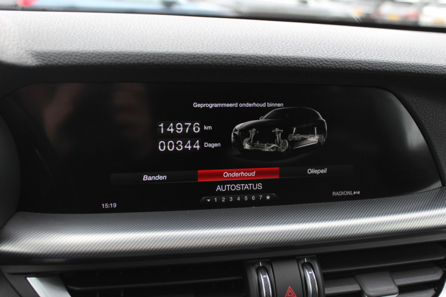 Alfa Romeo Stelvio 2.0 T AWD Super / Panoramadak / Camera / Leder / 19'' / CarPlay / Navigatie / Stoel+Stuurverwarming / DAB / Dodehoek / Cruise Control