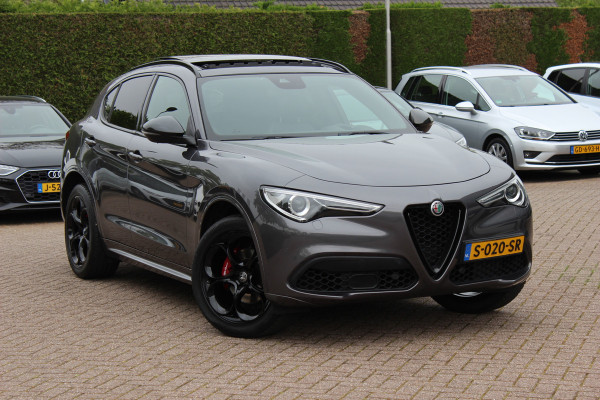 Alfa Romeo Stelvio 2.0 T AWD Super / Panoramadak / Camera / Leder / 19'' / CarPlay / Navigatie / Stoel+Stuurverwarming / DAB / Dodehoek / Cruise Control