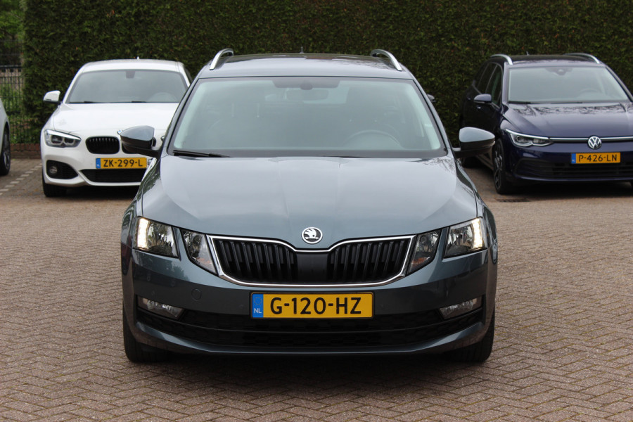 Škoda Octavia Combi 1.0 TSI Greentech Business Edition / Trekhaak / Virtual Cockpit / CarPlay / Parkeerhulp V+A / 16'' / Stoelverwarming / DAB / Cruise Control / Elektr. achterklep