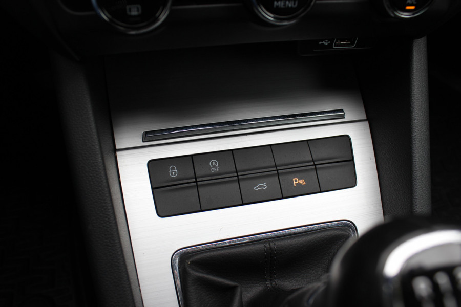 Škoda Octavia Combi 1.0 TSI Greentech Business Edition / Trekhaak / Virtual Cockpit / CarPlay / Parkeerhulp V+A / 16'' / Stoelverwarming / DAB / Cruise Control / Elektr. achterklep