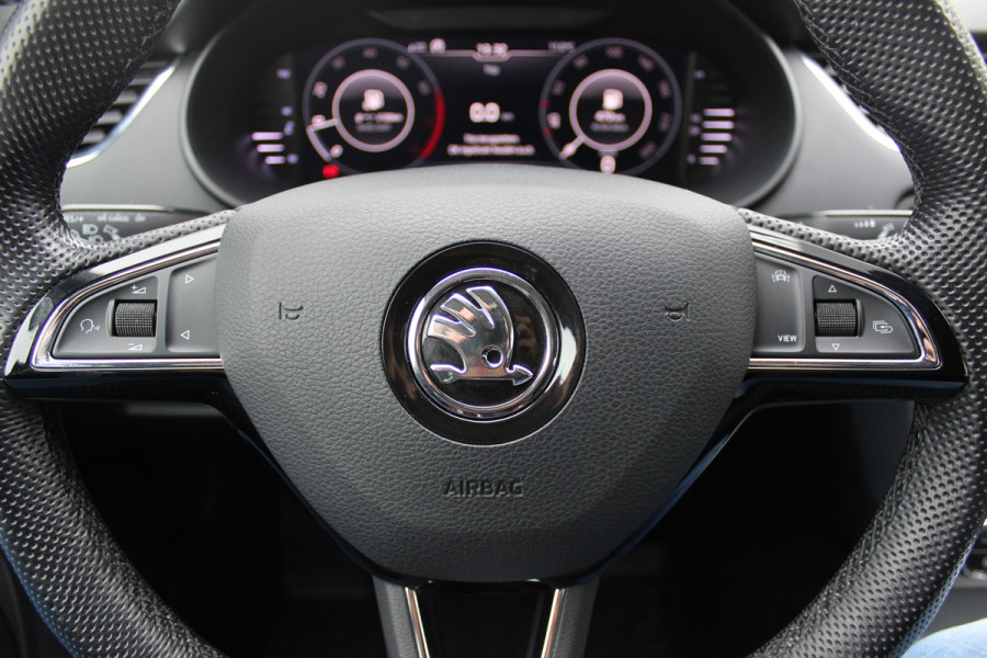 Škoda Octavia Combi 1.0 TSI Greentech Business Edition / Trekhaak / Virtual Cockpit / CarPlay / Parkeerhulp V+A / 16'' / Stoelverwarming / DAB / Cruise Control / Elektr. achterklep
