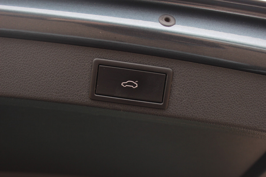 Škoda Octavia Combi 1.0 TSI Greentech Business Edition / Trekhaak / Virtual Cockpit / CarPlay / Parkeerhulp V+A / 16'' / Stoelverwarming / DAB / Cruise Control / Elektr. achterklep