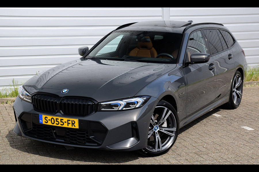 BMW 3 Serie Touring 330e*M-Pakket*Dak*Trekhaak*140Dkm*Keyless*2023*Dravit Grau*INDIVIDUAL*