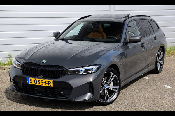 BMW 3 Serie Touring 330e*M-Pakket*Dak*Trekhaak*140Dkm*Keyless*2023*Dravit Grau*INDIVIDUAL*