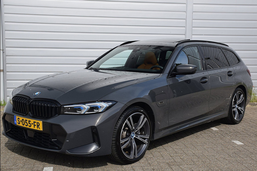 BMW 3 Serie Touring 330e*M-Pakket*Dak*Trekhaak*140Dkm*Keyless*2023*Dravit Grau*INDIVIDUAL*