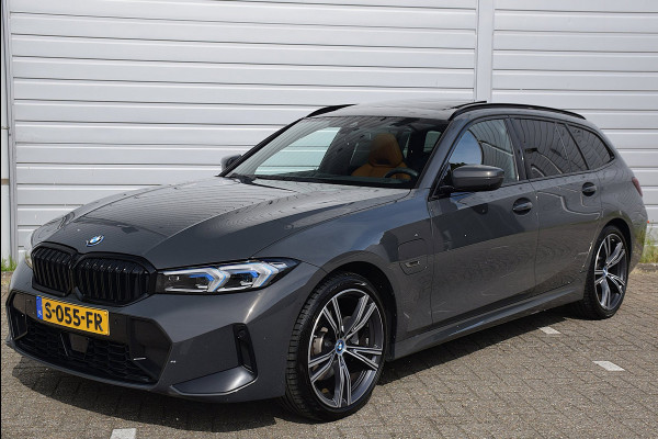 BMW 3 Serie Touring 330e*M-Pakket*Dak*Trekhaak*140Dkm*Keyless*2023*Dravit Grau*INDIVIDUAL*