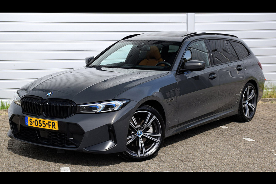 BMW 3 Serie Touring 330e*M-Pakket*Dak*Trekhaak*140Dkm*Keyless*2023*Dravit Grau*INDIVIDUAL*