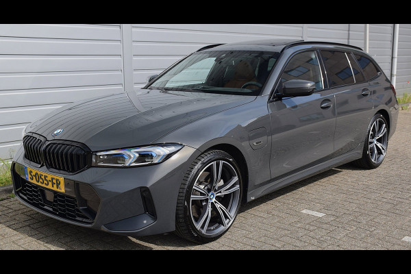 BMW 3 Serie Touring 330e*M-Pakket*Dak*Trekhaak*140Dkm*Keyless*2023*Dravit Grau*INDIVIDUAL*