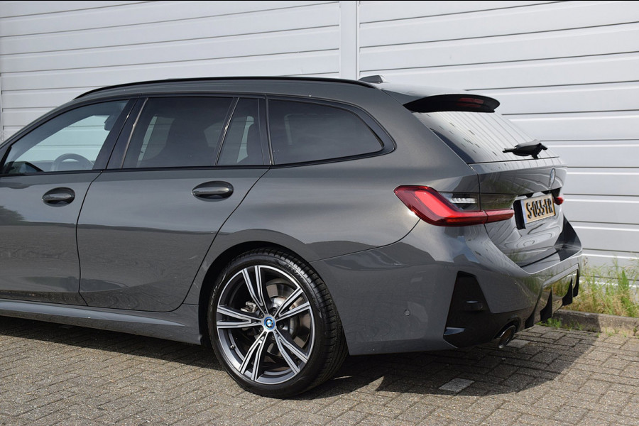 BMW 3 Serie Touring 330e*M-Pakket*Dak*Trekhaak*140Dkm*Keyless*2023*Dravit Grau*INDIVIDUAL*