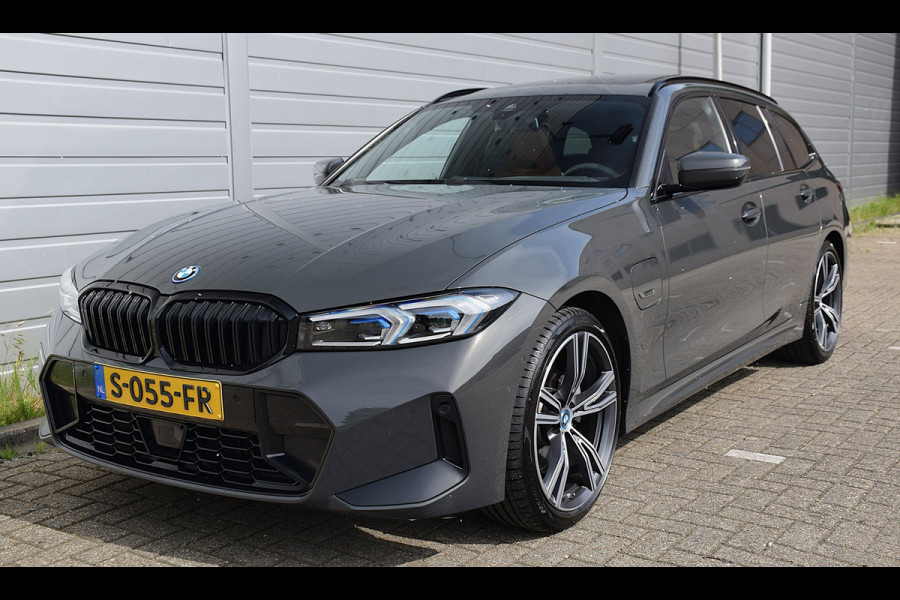 BMW 3 Serie Touring 330e*M-Pakket*Dak*Trekhaak*140Dkm*Keyless*2023*Dravit Grau*INDIVIDUAL*