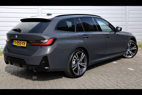 BMW 3 Serie Touring 330e*M-Pakket*Dak*Trekhaak*140Dkm*Keyless*2023*Dravit Grau*INDIVIDUAL*