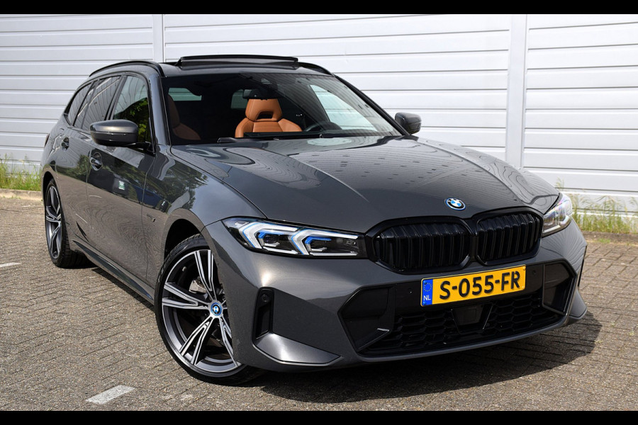BMW 3 Serie Touring 330e*M-Pakket*Dak*Trekhaak*140Dkm*Keyless*2023*Dravit Grau*INDIVIDUAL*
