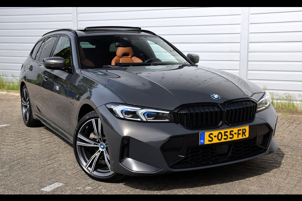 BMW 3 Serie Touring 330e*M-Pakket*Dak*Trekhaak*140Dkm*Keyless*2023*Dravit Grau*INDIVIDUAL*