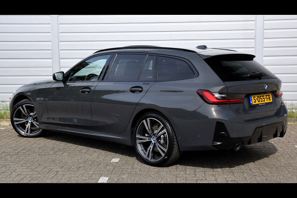 BMW 3 Serie Touring 330e*M-Pakket*Dak*Trekhaak*140Dkm*Keyless*2023*Dravit Grau*INDIVIDUAL*