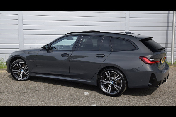 BMW 3 Serie Touring 330e*M-Pakket*Dak*Trekhaak*140Dkm*Keyless*2023*Dravit Grau*INDIVIDUAL*