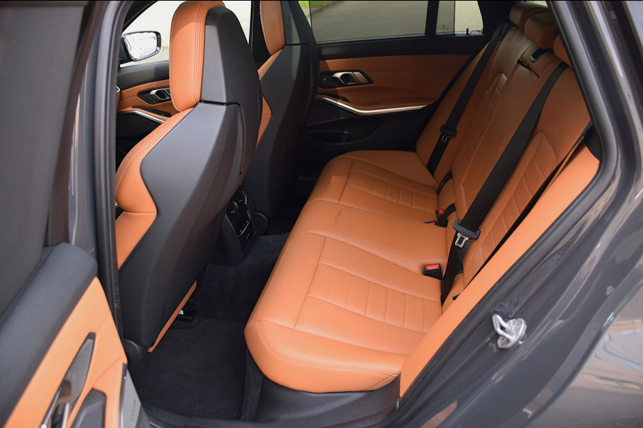 BMW 3 Serie Touring 330e*M-Pakket*Dak*Trekhaak*140Dkm*Keyless*2023*Dravit Grau*INDIVIDUAL*