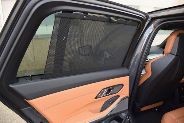 BMW 3 Serie Touring 330e*M-Pakket*Dak*Trekhaak*140Dkm*Keyless*2023*Dravit Grau*INDIVIDUAL*