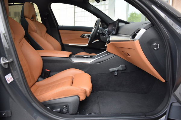 BMW 3 Serie Touring 330e*M-Pakket*Dak*Trekhaak*140Dkm*Keyless*2023*Dravit Grau*INDIVIDUAL*