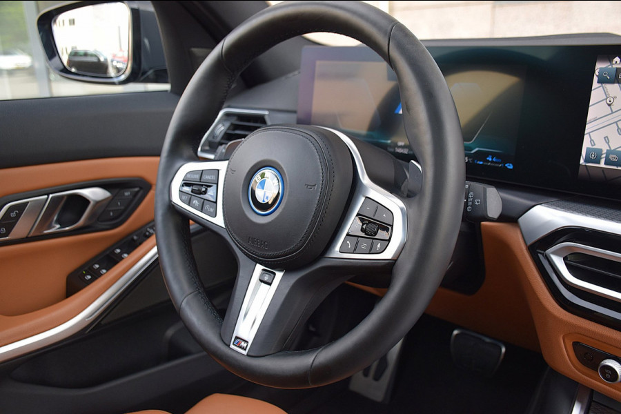 BMW 3 Serie Touring 330e*M-Pakket*Dak*Trekhaak*140Dkm*Keyless*2023*Dravit Grau*INDIVIDUAL*