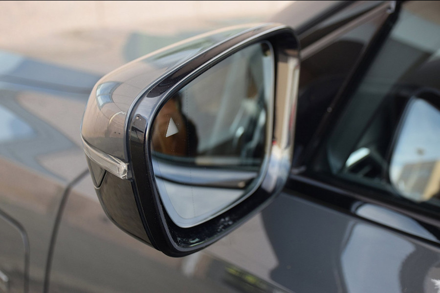 BMW 3 Serie Touring 330e*M-Pakket*Dak*Trekhaak*140Dkm*Keyless*2023*Dravit Grau*INDIVIDUAL*