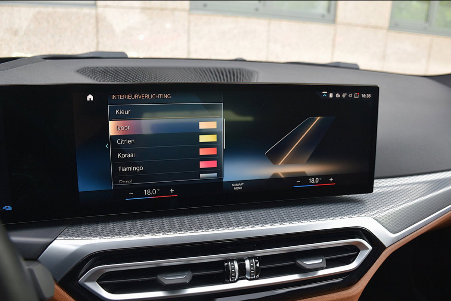 BMW 3 Serie Touring 330e*M-Pakket*Dak*Trekhaak*140Dkm*Keyless*2023*Dravit Grau*INDIVIDUAL*
