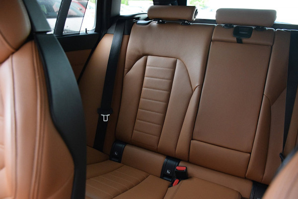 BMW 3 Serie Touring 330e*M-Pakket*Dak*Trekhaak*140Dkm*Keyless*2023*Dravit Grau*INDIVIDUAL*