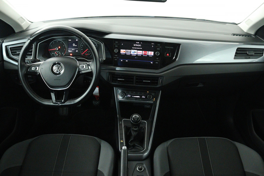 Volkswagen Polo 1.0 TSI Comfortline Business (STOELVERWARMING, CRUISE CONTROL, CARPLAY, PARKEERSENSOREN)