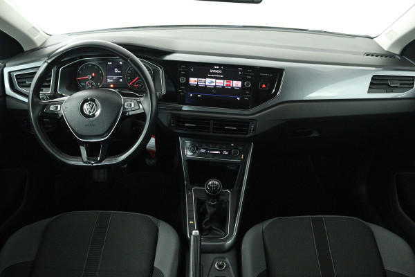 Volkswagen Polo 1.0 TSI Comfortline Business (STOELVERWARMING, CRUISE CONTROL, CARPLAY, PARKEERSENSOREN)