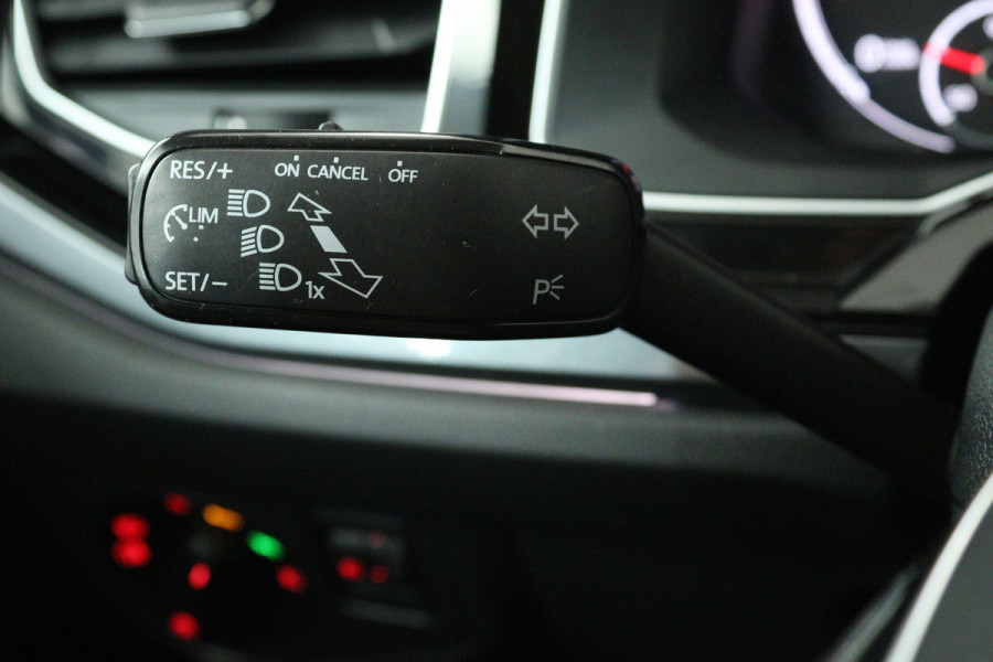 Volkswagen Polo 1.0 TSI Comfortline Business (STOELVERWARMING, CRUISE CONTROL, CARPLAY, PARKEERSENSOREN)