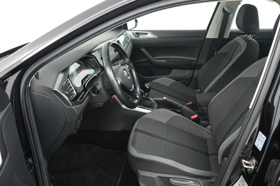 Volkswagen Polo 1.0 TSI Comfortline Business (STOELVERWARMING, CRUISE CONTROL, CARPLAY, PARKEERSENSOREN)