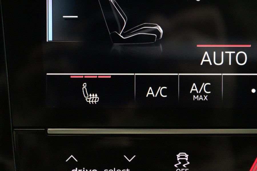 Audi e-tron 50 quattro Business edition Plus 71 kWh (PANORAMADAK, STOELVERWARMING, CAMERA, ELEKTR STOELEN, NAVIGATIE)