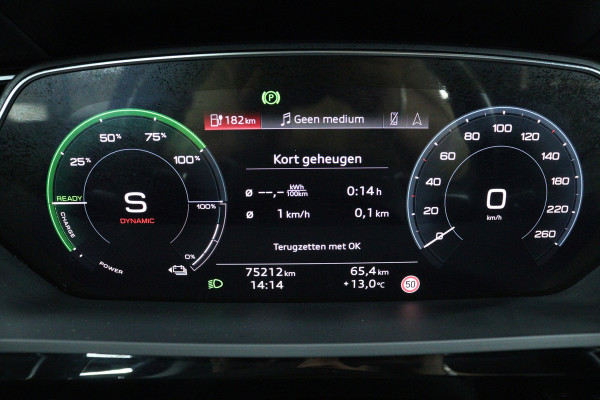 Audi e-tron 50 quattro Business edition Plus 71 kWh (PANORAMADAK, STOELVERWARMING, CAMERA, ELEKTR STOELEN, NAVIGATIE)