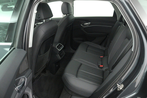 Audi e-tron 50 quattro Business edition Plus 71 kWh (PANORAMADAK, STOELVERWARMING, CAMERA, ELEKTR STOELEN, NAVIGATIE)