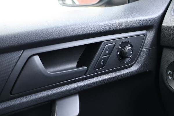 Volkswagen Caddy 2.0 TDI Exclusive 185 PK | Bi-Xenon | ACC | CarPlay | Navigatie | PDC | MF Stuur | Trekhaak | Nieuwe APK | Alarm | Schroefset | Spoilerkit | Dealer onderhouden