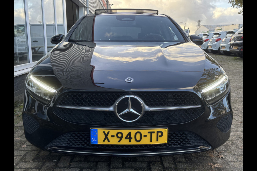 Mercedes-Benz A-Klasse 180 Business Line | Automaat | Pano | Parkeer Camera | Stoelverwarming