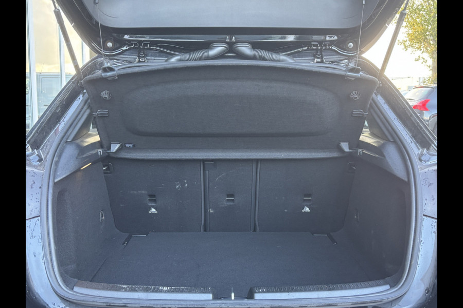 Mercedes-Benz A-Klasse 180 Business Line | Automaat | Pano | Parkeer Camera | Stoelverwarming