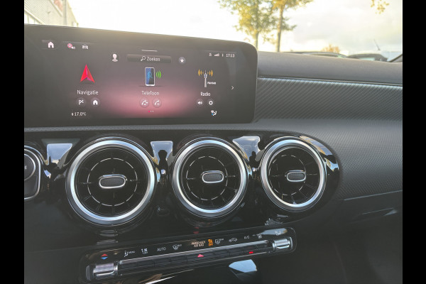 Mercedes-Benz A-Klasse 180 Business Line | Automaat | Pano | Parkeer Camera | Stoelverwarming