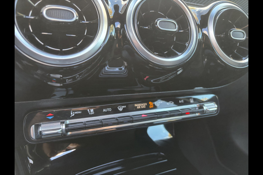 Mercedes-Benz A-Klasse 180 Business Line | Automaat | Pano | Parkeer Camera | Stoelverwarming