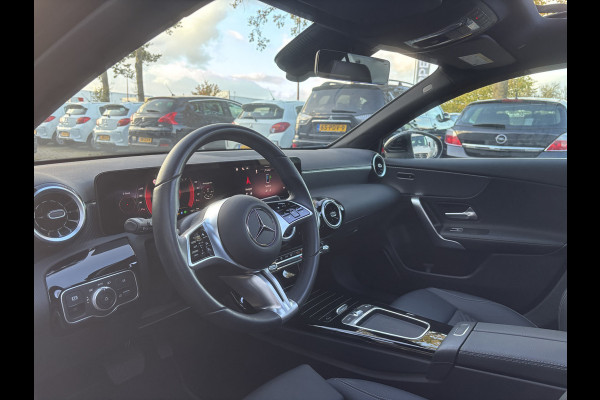 Mercedes-Benz A-Klasse 180 Business Line | Automaat | Pano | Parkeer Camera | Stoelverwarming
