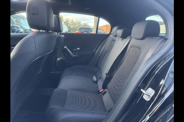 Mercedes-Benz A-Klasse 180 Business Line | Automaat | Pano | Parkeer Camera | Stoelverwarming