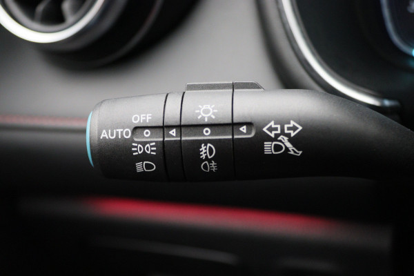MG EHS 1.5 TGDI PHEV Luxury 360° Camera, Panoramadak, Leer, ACC, Apple Carplay, DAB, 18"