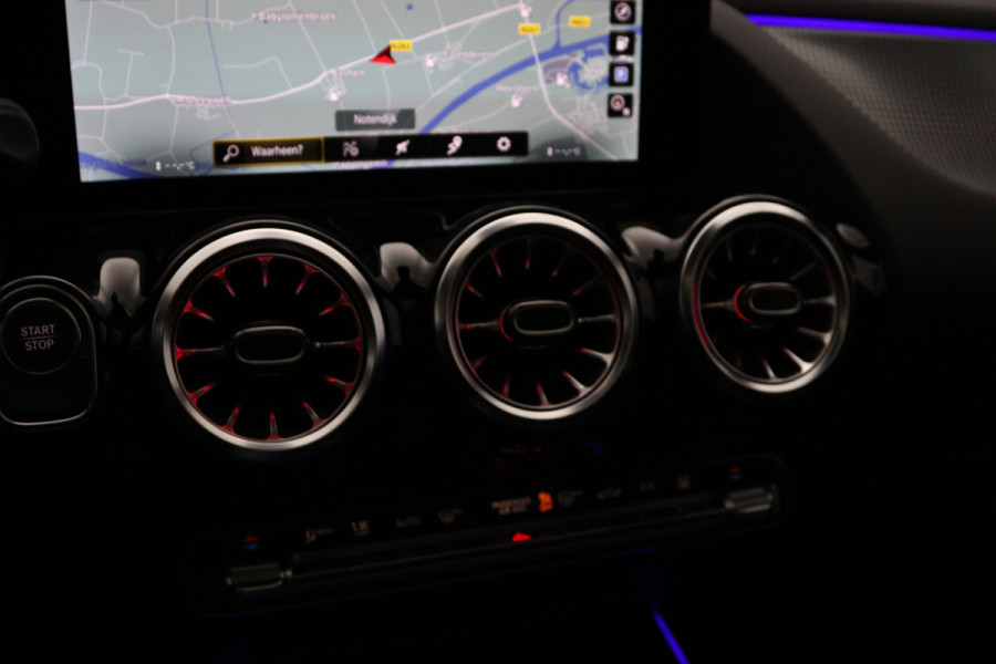 Mercedes-Benz EQA 250 AMG Line 67 kWh 190 PK, Panoramadak, Leder, Stoelkoeling-Verwarming, Sfeerverlichting