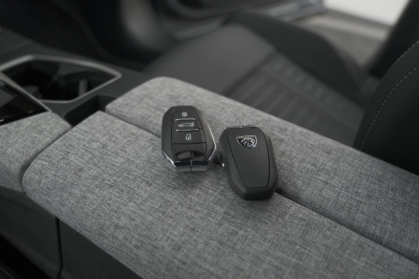 Peugeot 5008 HYbrid 145 e-DCS6 GT Exclusive | Panoramadak | Camera | Elektrische Achterklep | Adaptieve Cruise Control