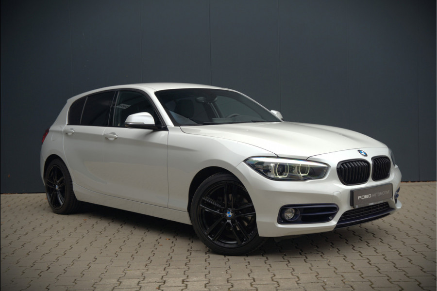 BMW 1-serie 118i Sport Line Edition | Stoelverwarming | Cruise Control | Parkeersensoren | Navigatie | Groot Scherm | Digitale Tellers | Automaat | Keyless | Trekhaak | LED