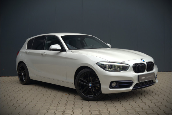 BMW 1-serie 118i Sport Line Edition | Stoelverwarming | Cruise Control | Parkeersensoren | Navigatie | Groot Scherm | Digitale Tellers | Automaat | Keyless | Trekhaak | LED