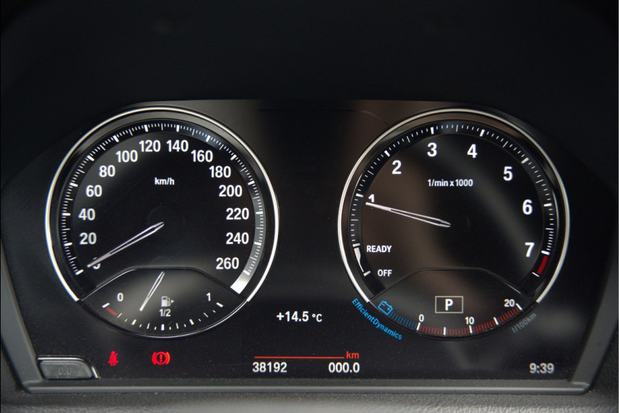 BMW 1-serie 118i Sport Line Edition | Stoelverwarming | Cruise Control | Parkeersensoren | Navigatie | Groot Scherm | Digitale Tellers | Automaat | Keyless | Trekhaak | LED