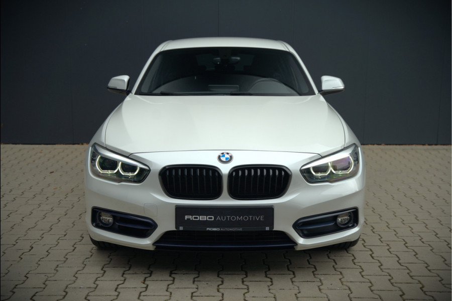 BMW 1-serie 118i Sport Line Edition | Stoelverwarming | Cruise Control | Parkeersensoren | Navigatie | Groot Scherm | Digitale Tellers | Automaat | Keyless | Trekhaak | LED