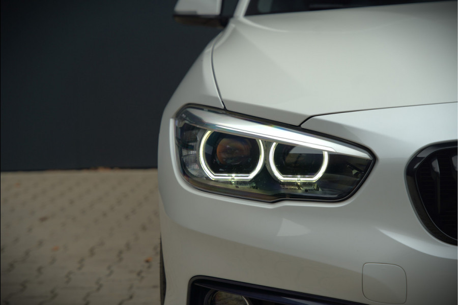 BMW 1-serie 118i Sport Line Edition | Stoelverwarming | Cruise Control | Parkeersensoren | Navigatie | Groot Scherm | Digitale Tellers | Automaat | Keyless | Trekhaak | LED
